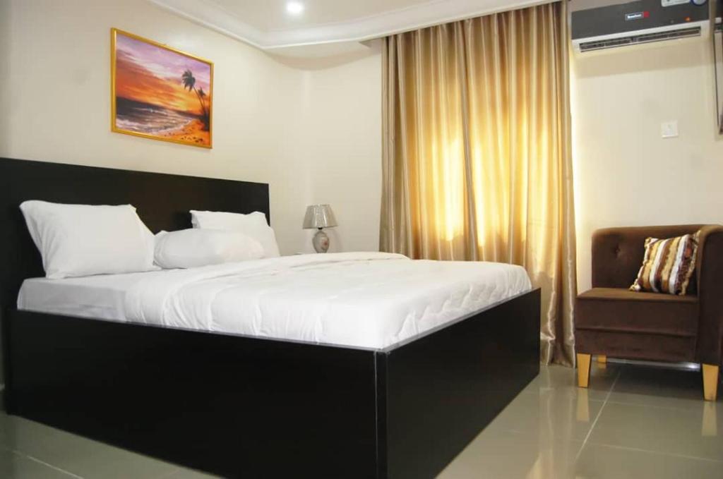 EXECUTIVE IMPERIAL ROOM – CHOICE II